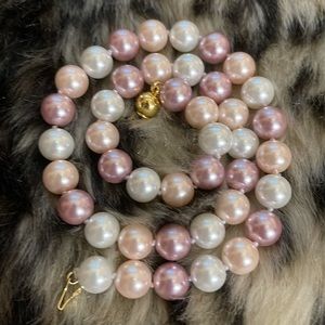 Multicolor south sea pearl AAA.  Length is 20 inches long.  10mm pearl.